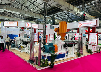 01-Devikrupa-Plastivision-India-Expo-Glims